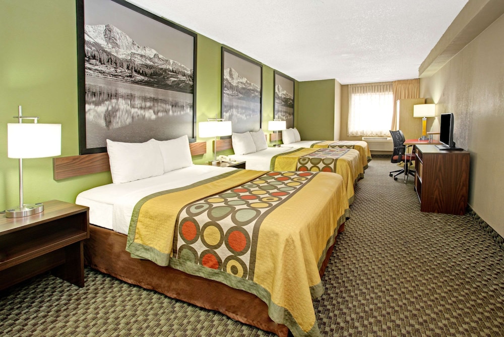 Room, Multiple Beds, Non Smoking - Photo 1