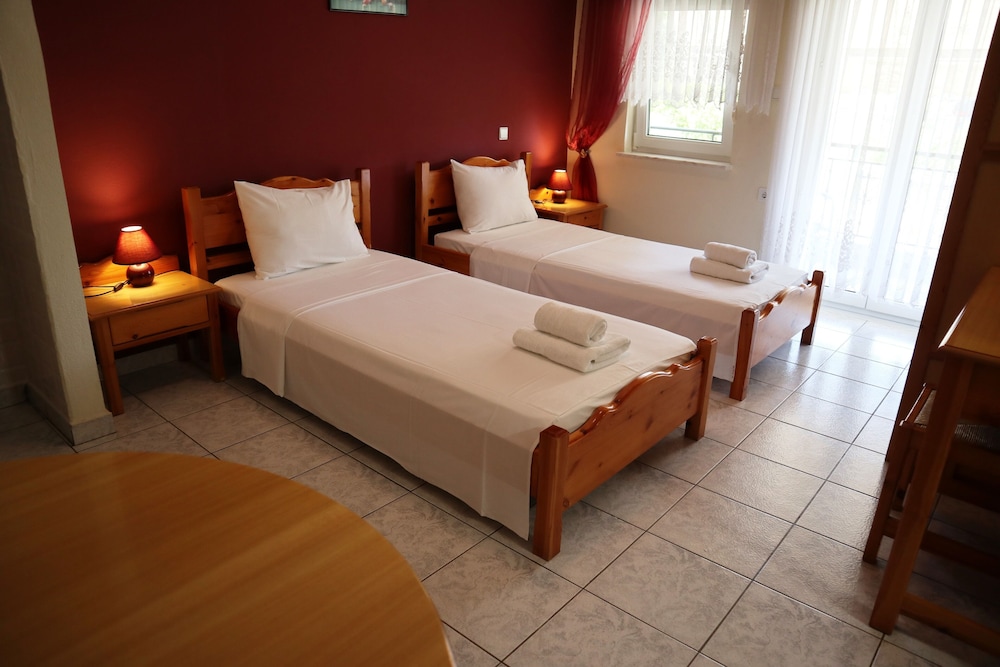 Standard Double or Twin Room - Photo 5