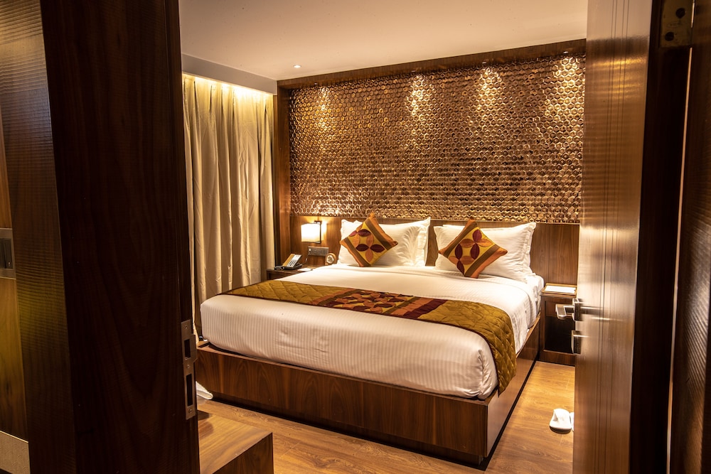 Executive Suite, City View
