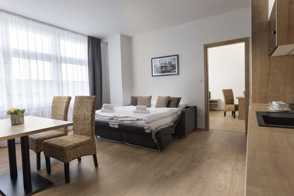 Deluxe 2-bedroom apartment with kitchen photo 1