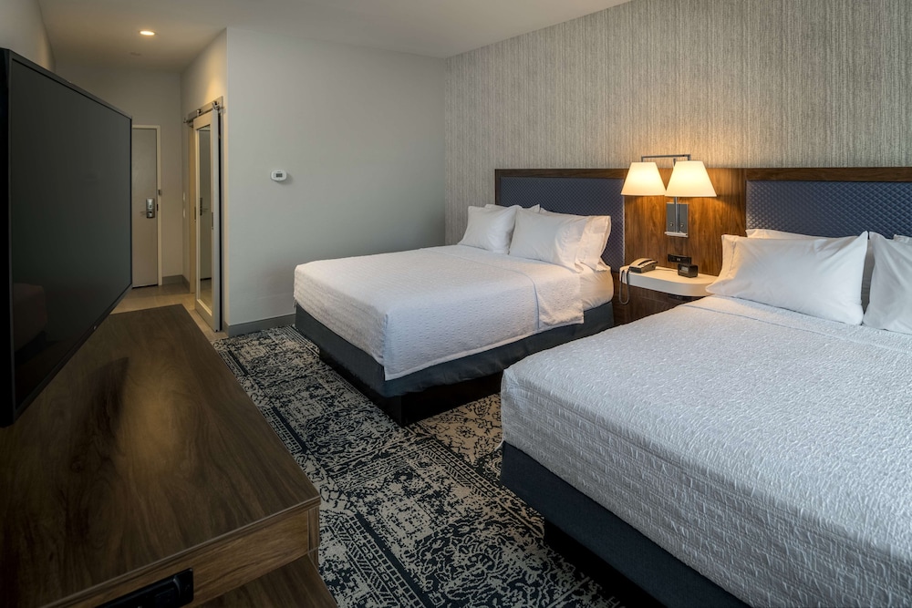 Room, 2 Queen Beds - Photo 2