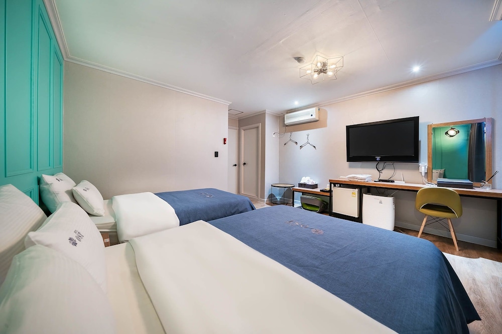 Deluxe Twin Room photo 3