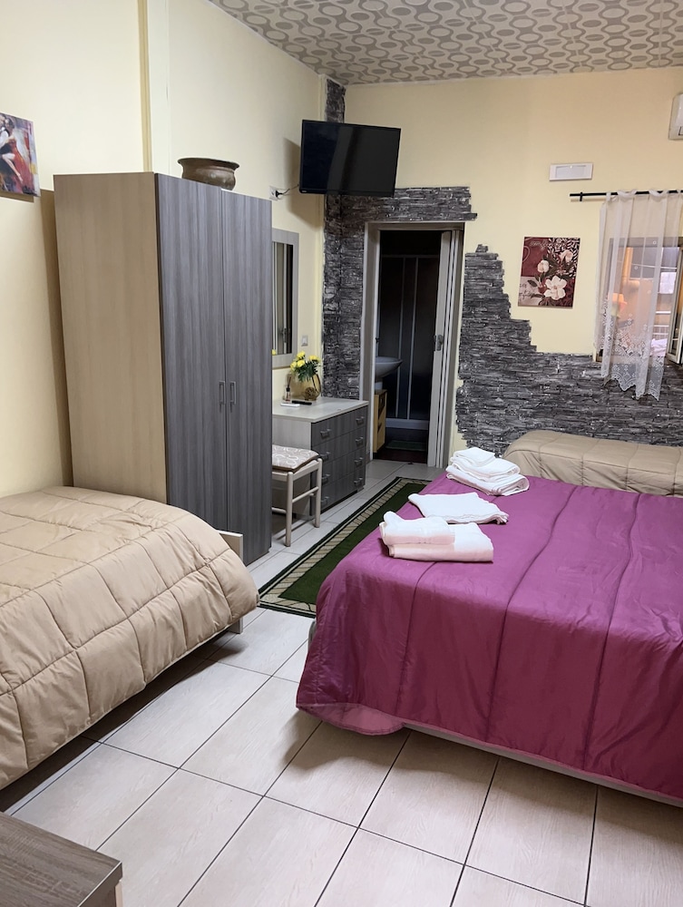 Deluxe Quadruple Room, Patio, City View