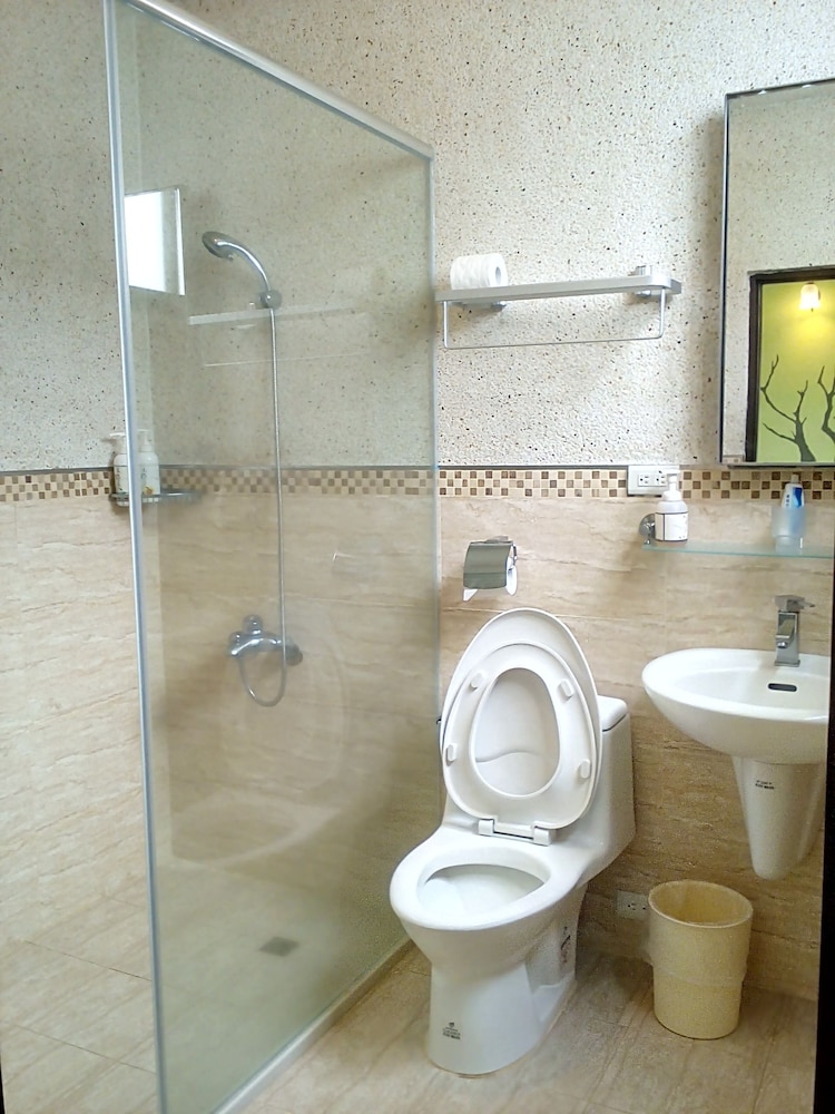 Comfort Quadruple Room, 2 Queen Beds, Non Smoking(Can accommodate 5 people with sea view) photo 2