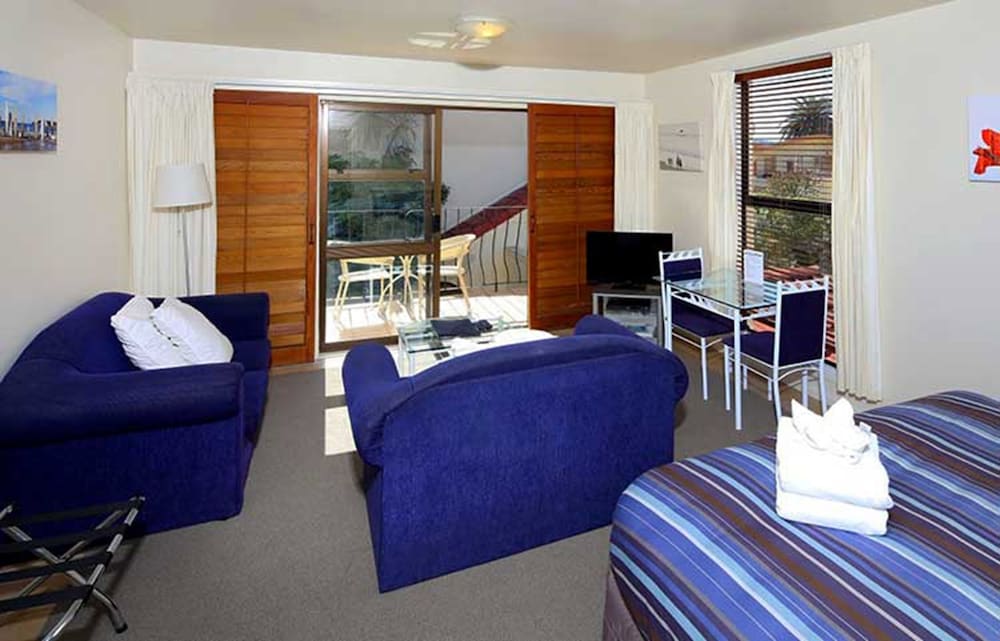 Studio with Courtyard - Photo 6