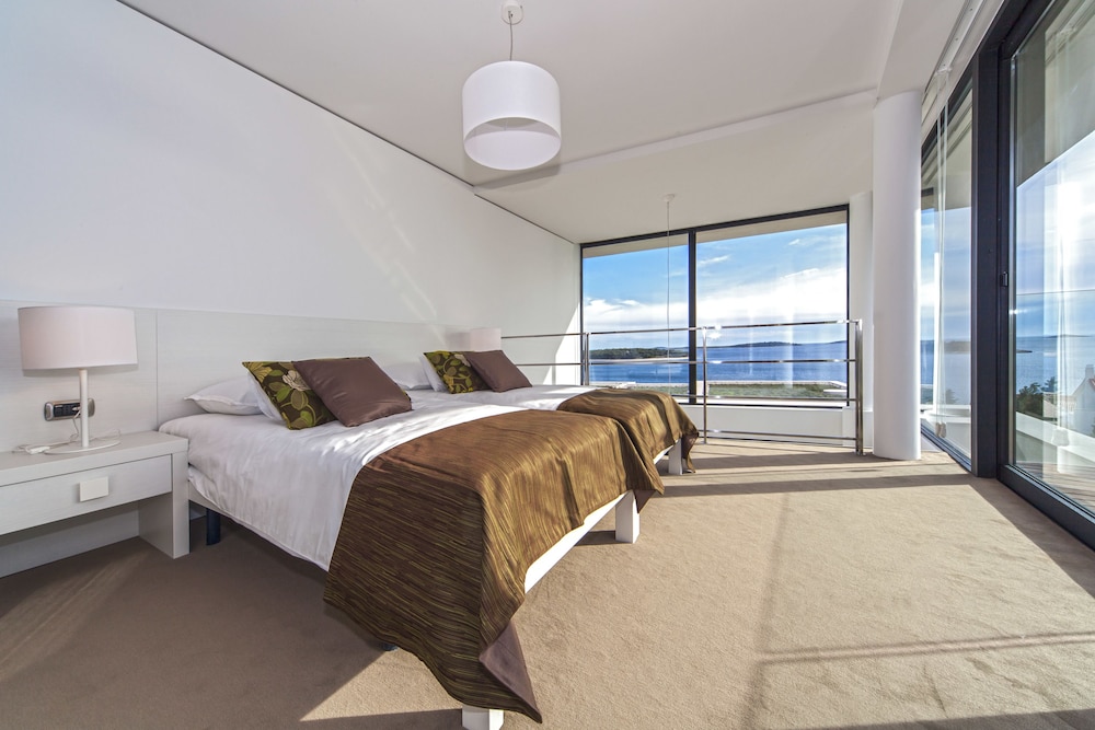 Apartment, 2 Bedrooms, Balcony, Partial Sea View