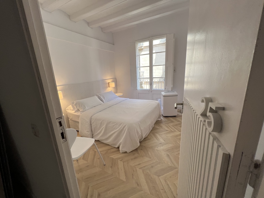 Business Room, Shared Bathroom photo 3