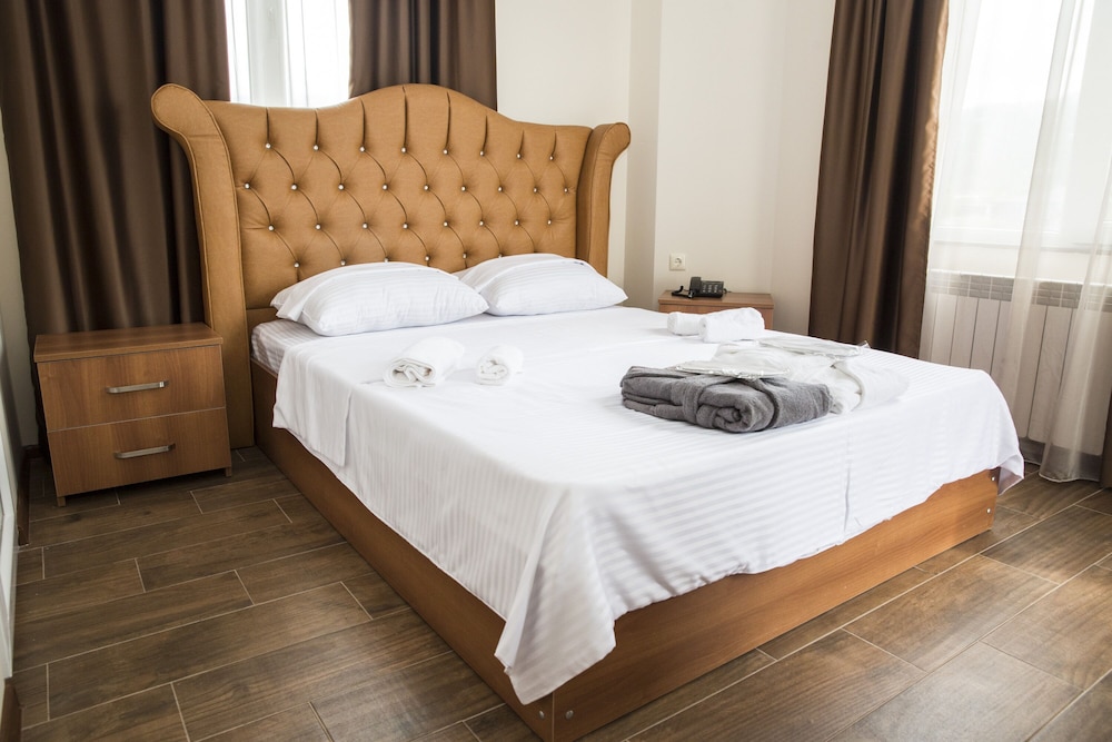 Standard Double Room, Non Smoking, Mountain View