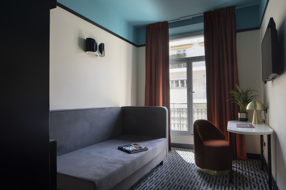 Superior Room, 1 Queen Bed, Non Smoking (with Single Sofabed) - Photo 9