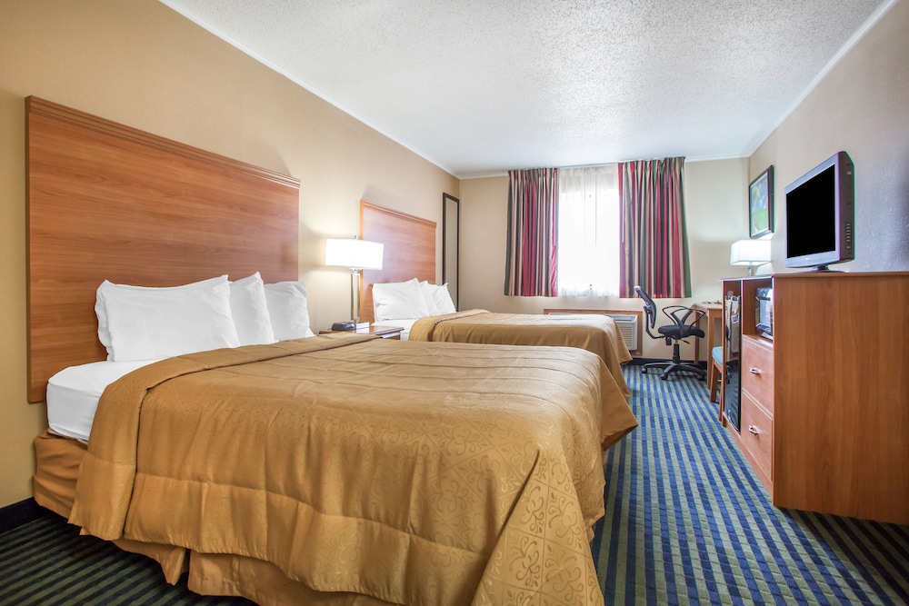 Standard Room, 2 Queen Beds, Non Smoking - Photo 1