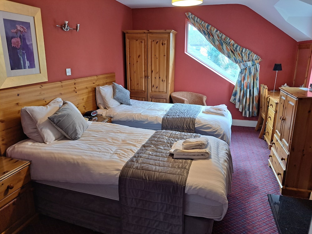 Standard Double or Twin Room, Ensuite photo 1