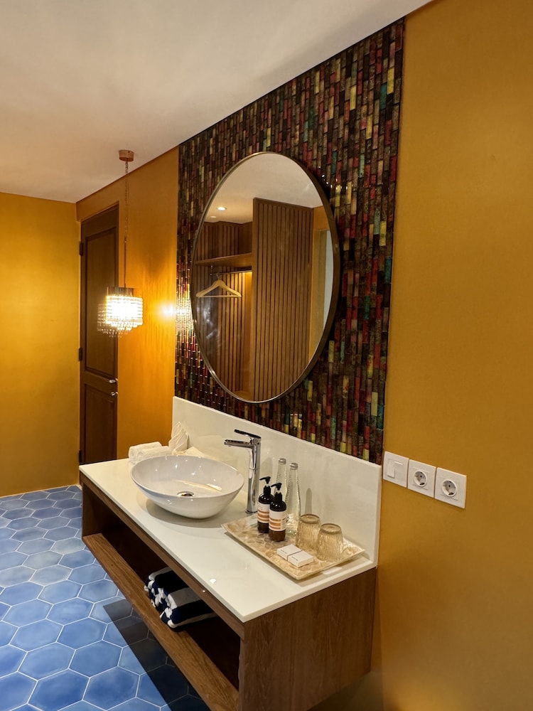 Design Double Room, Non Smoking, Pool View - Photo 5