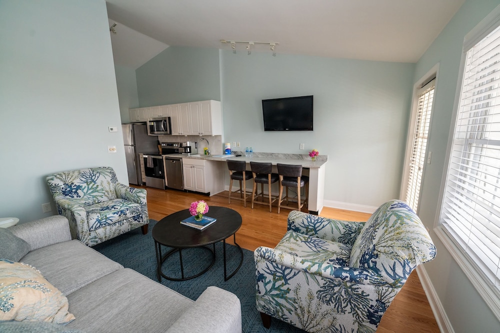 Suite, 1 Bedroom (1 Bath King Ocean Facing) photo 1