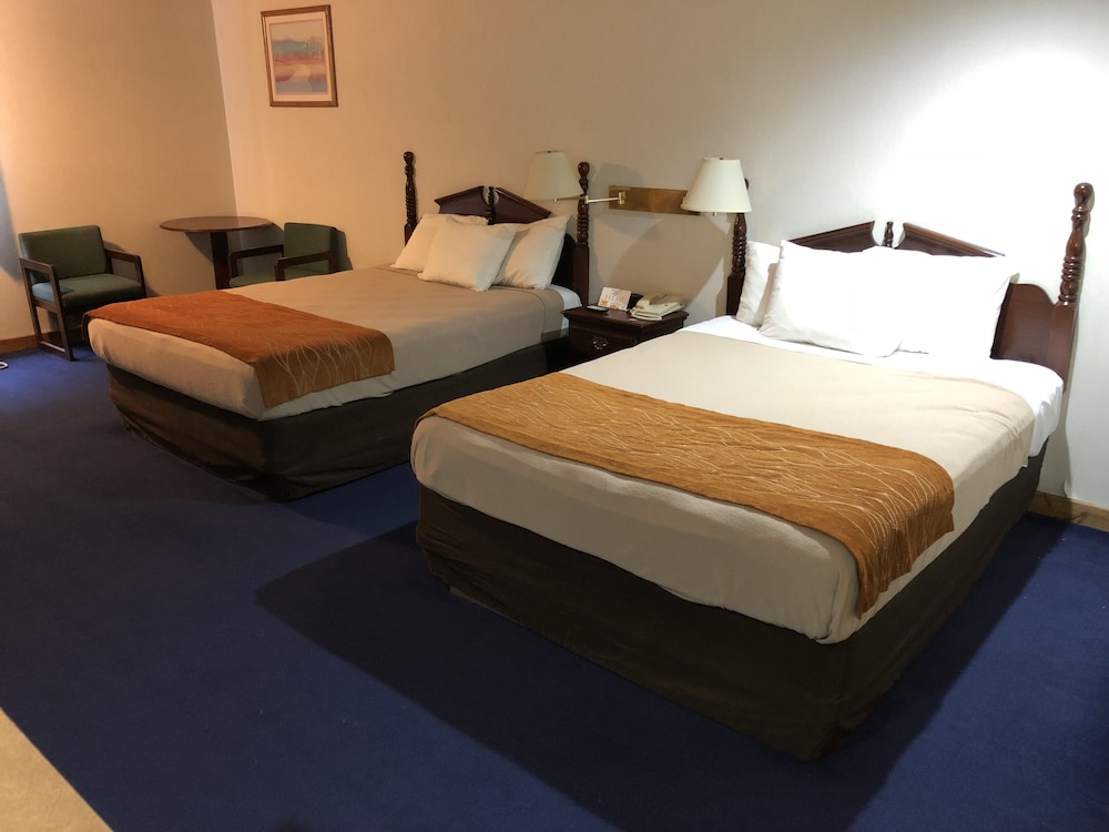 Suite, 2 Queen Beds, Non Smoking photo 2