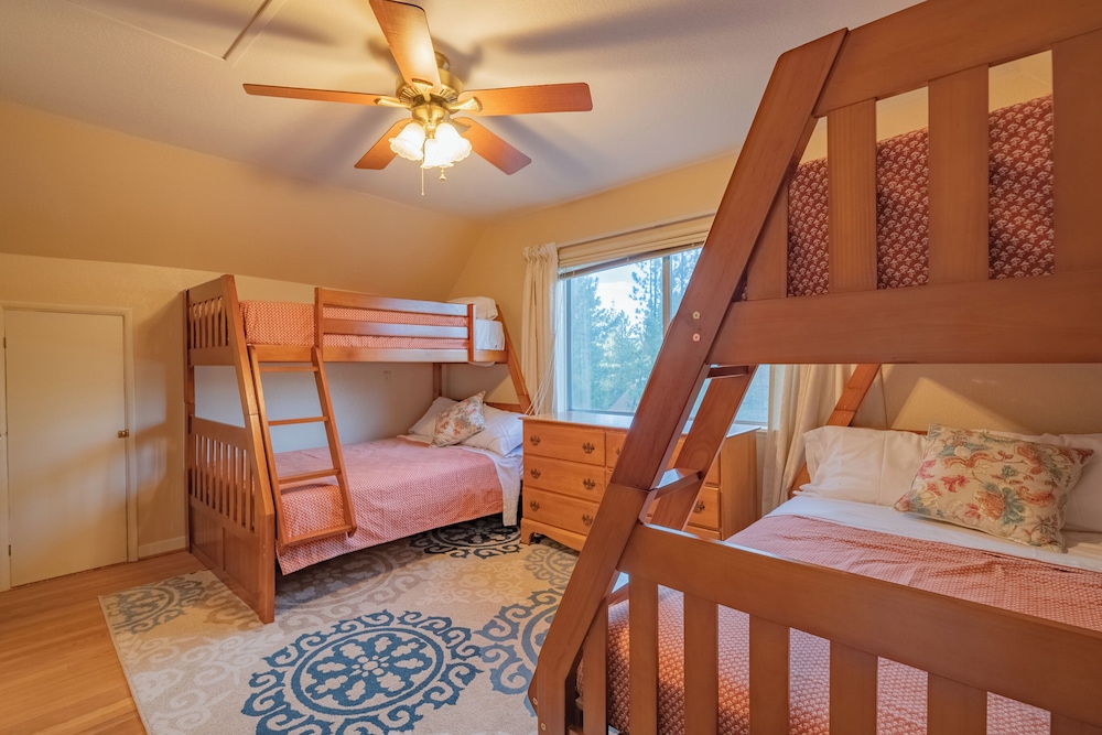 House, Multiple Beds, Patio, Mountain View