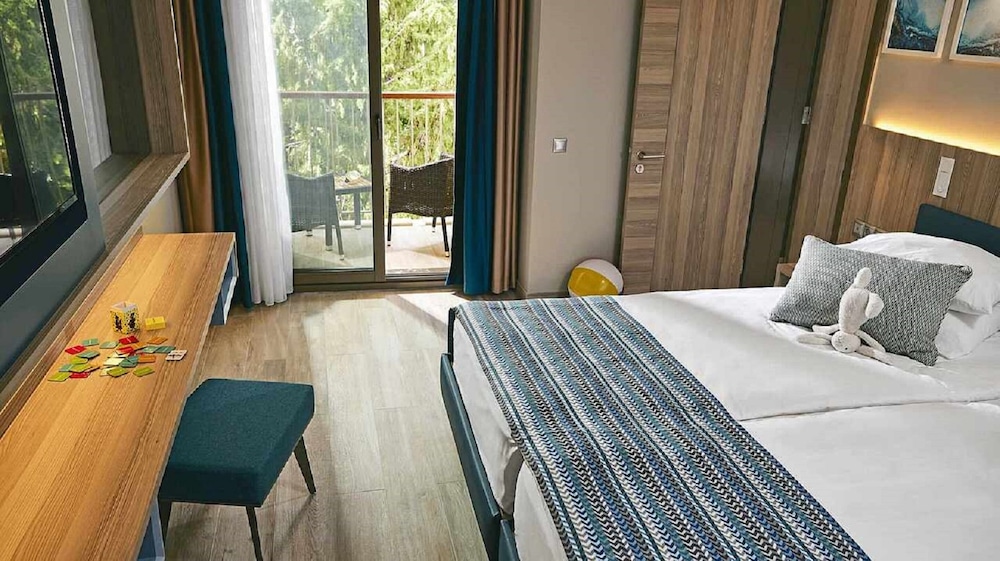 Family Double Room, Connecting Rooms (Classic Sea Side - Triple Use) photo 2