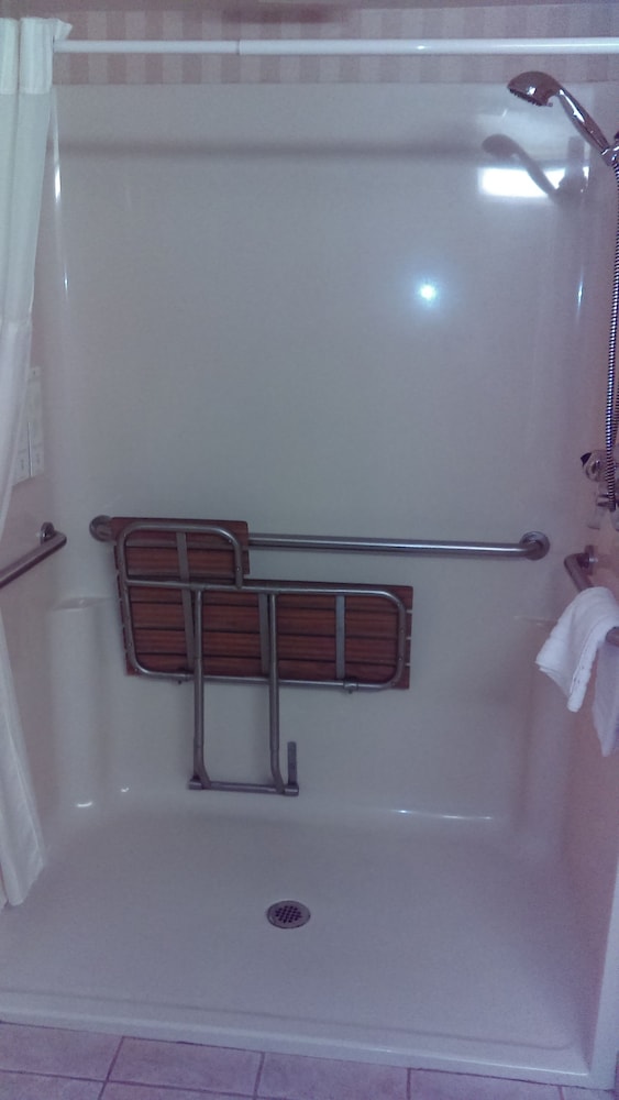 Standard Room, 1 Queen Bed, Accessible, Non Smoking (Fees apply over 2 adults)