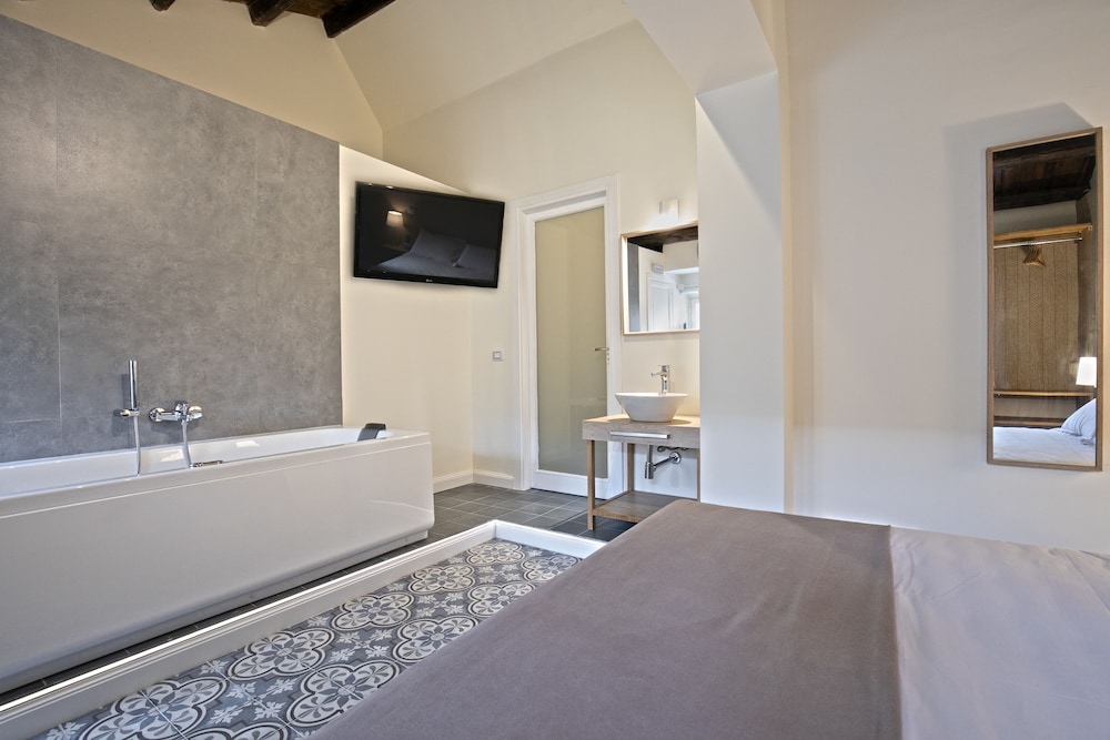 Double Room, Jetted Tub photo 3