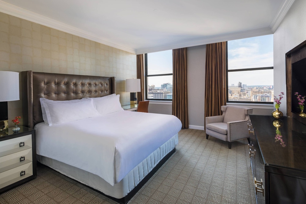 Deluxe Room, 1 King Bed - Photo 2
