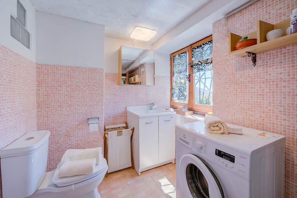 Family House, 2 Bedrooms, 2 Bathrooms, Mountainside (Cherry Tree House Family Friendly) photo 2