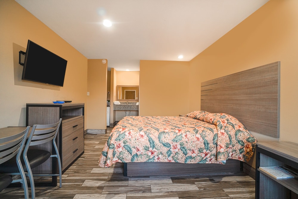 Room, 1 King Bed, Mobility Accessible, Non Smoking (Mobility, Roll-In Shower) - Photo 21