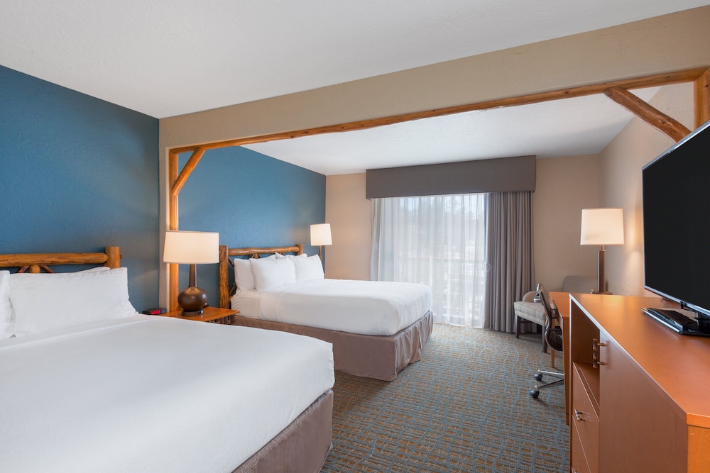 Standard Room, 2 Queen Beds, Balcony, Courtyard View - Photo 4