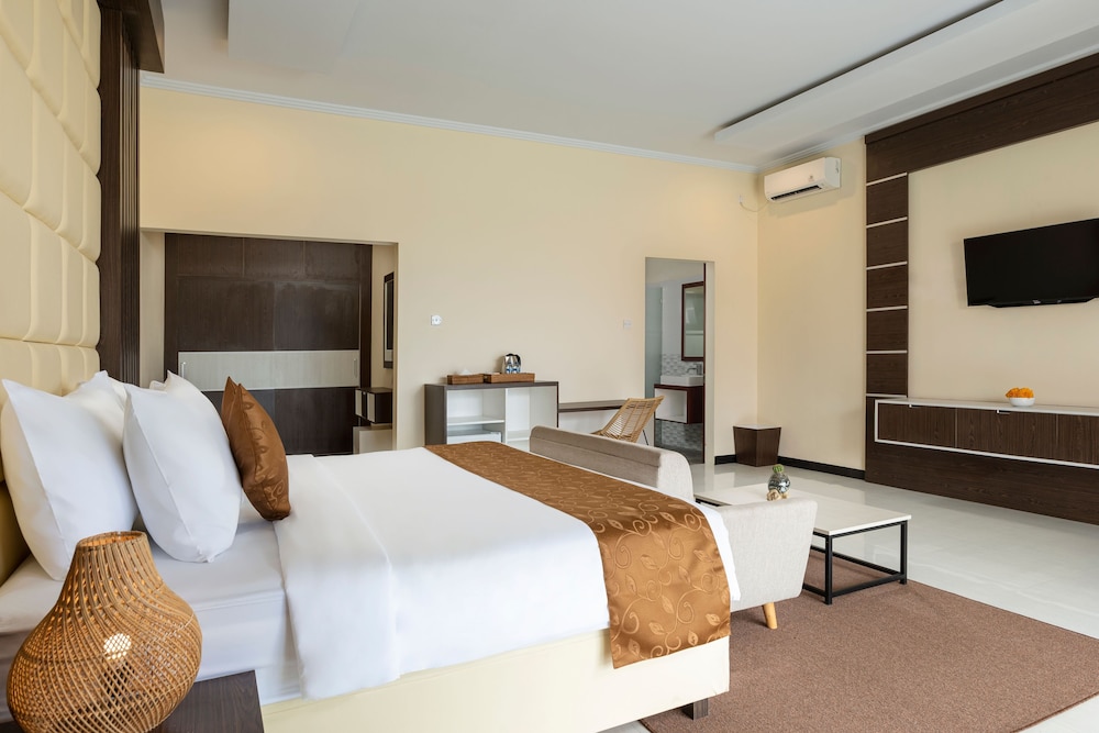Grand Room photo 2