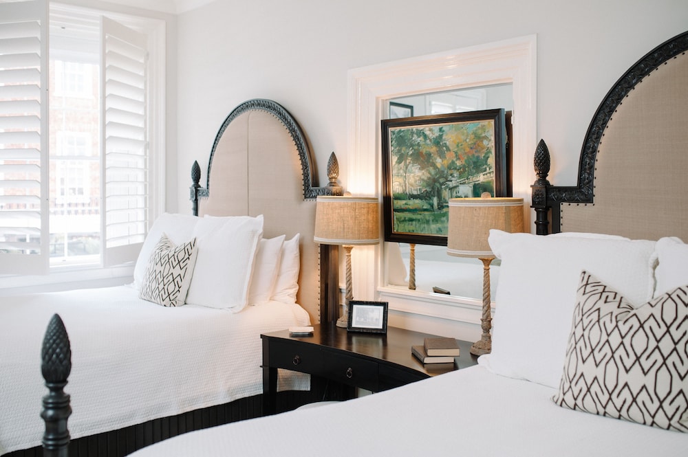 Room 1 Suite