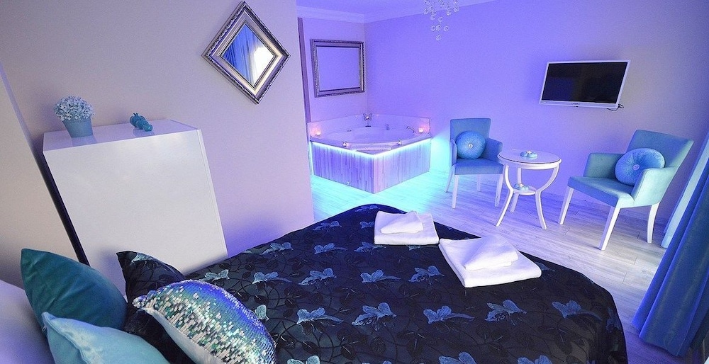 Deluxe Double Room, Jetted Tub, Garden View photo 2