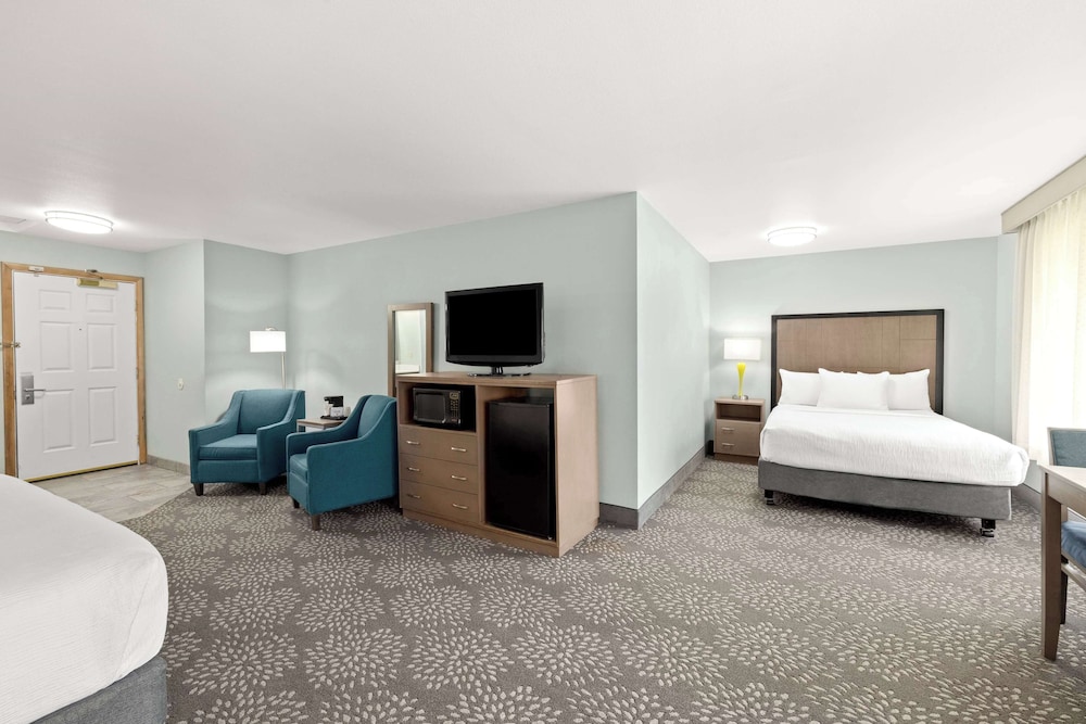 Deluxe Suite, Multiple Beds, Non Smoking photo 3