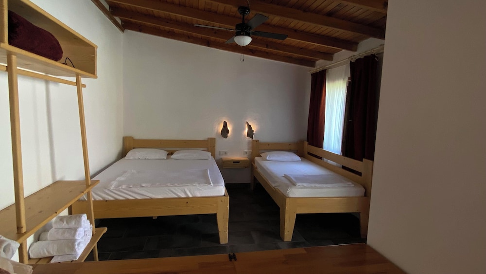 Comfort Room, Multiple Beds, Non Smoking, Kitchenette