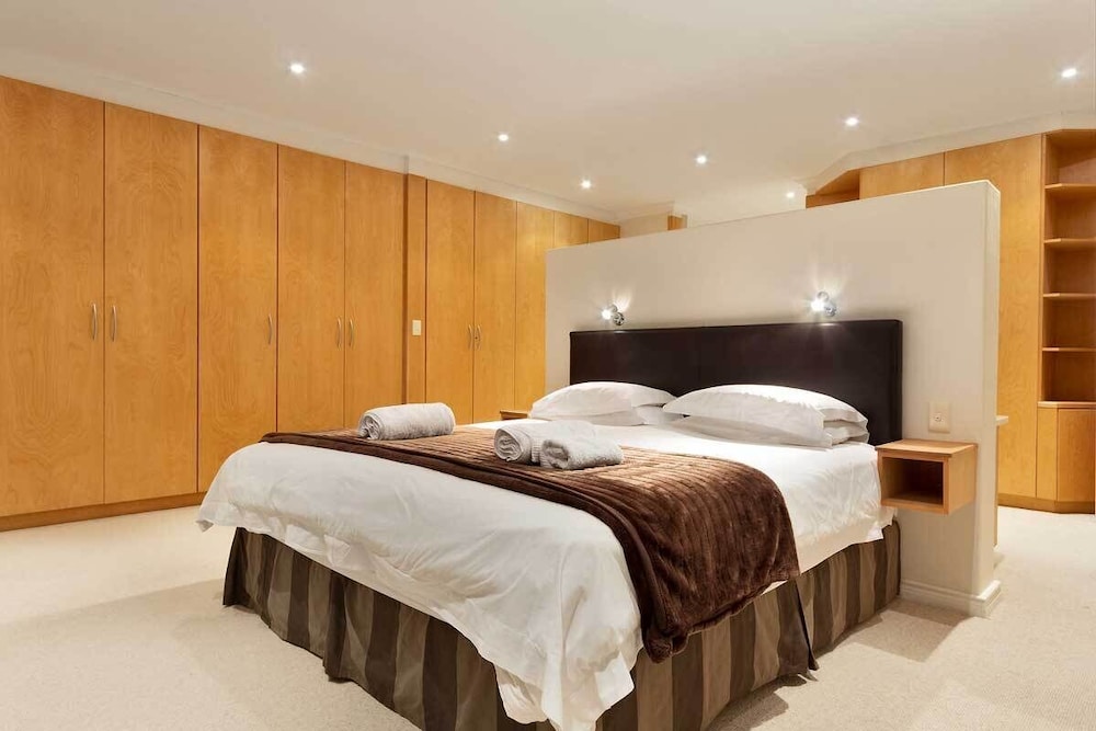 House (4 Bedrooms) photo 1