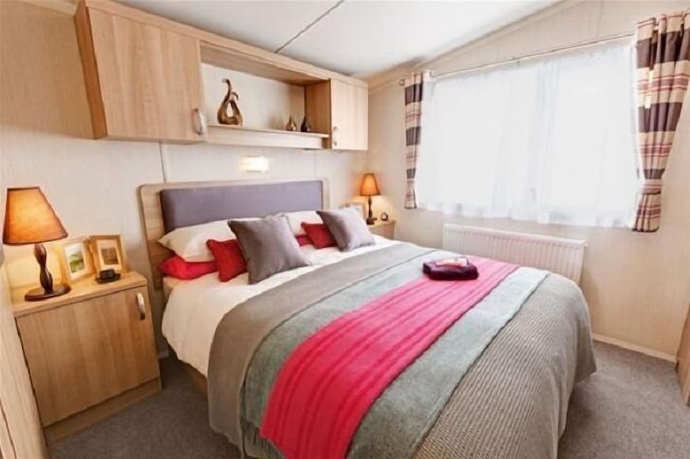 2 Bedroom Deluxe Holiday Home photo 2