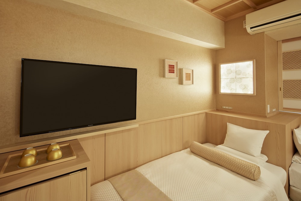 Japanese Modern Fourth, Non Smoking (3 single beds and 1 sofa bed) photo 2