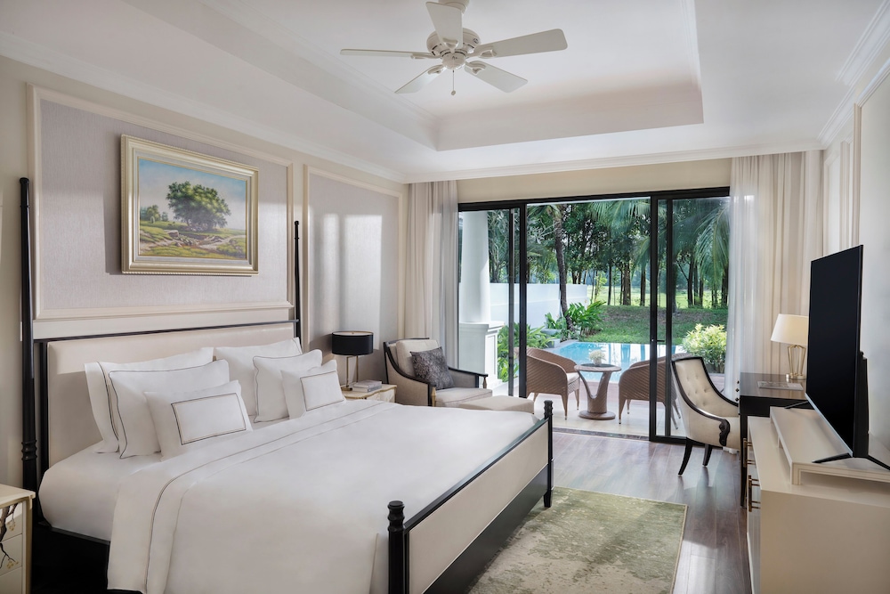 4-Bedroom Villa Lake View with Private Pool