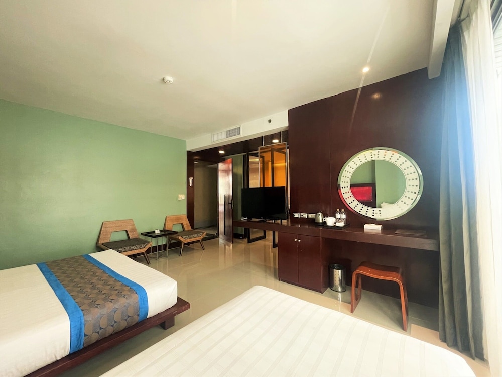 Deluxe Room (Deluxe Wing) thumbnail 6