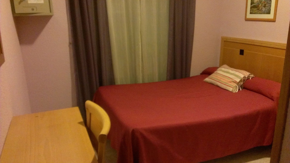 Standard Single Room, 1 Queen Bed, City View photo 3