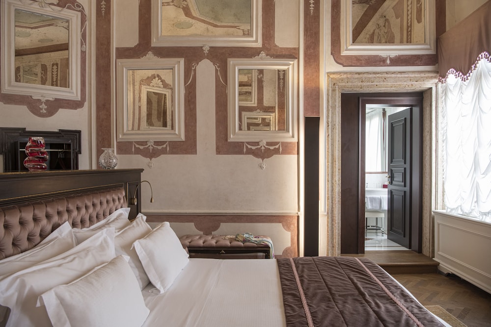 Deluxe Double or Twin Room - Photo 4