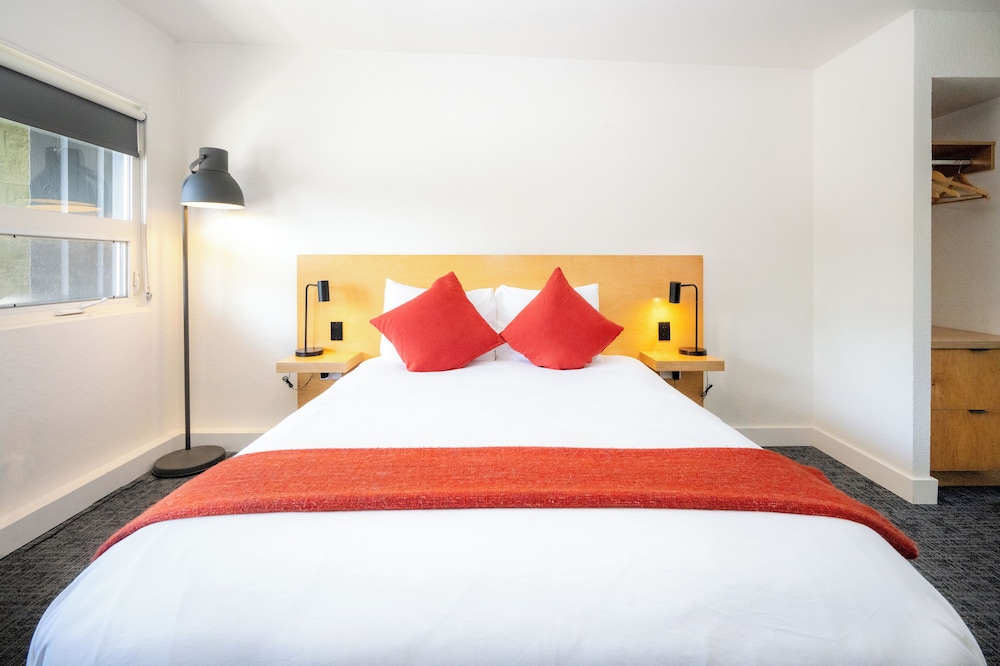 Deluxe Room, 1 Queen Bed