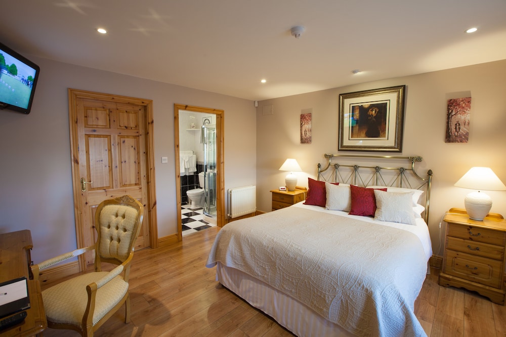 Deluxe Double Room Ensuite with Shower Sea View (Golf Course view - Room 6) photo 2