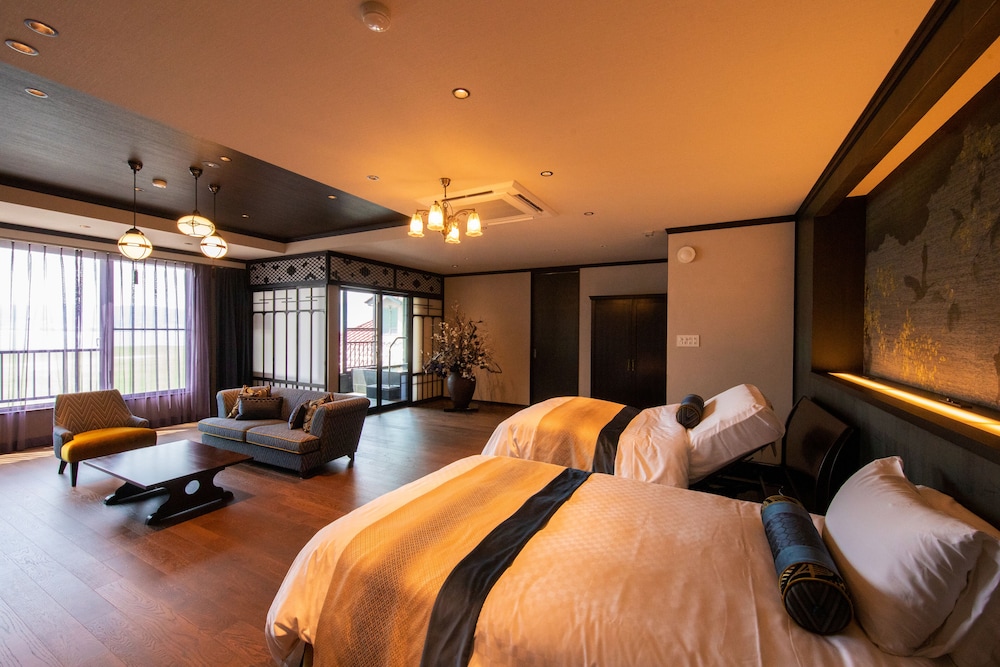 Top Floor Suite 7F, Non Smoking photo 1
