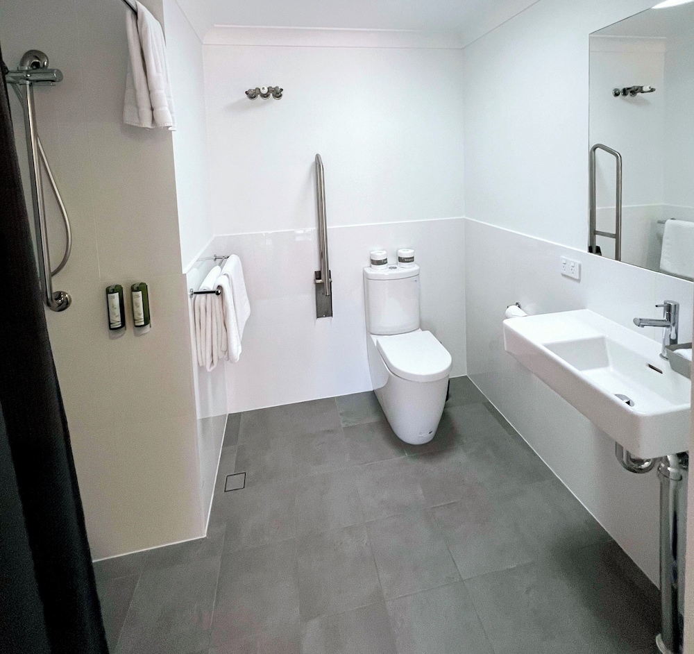 Standard Twin Room, Non Smoking (Accessible Room) photo 2