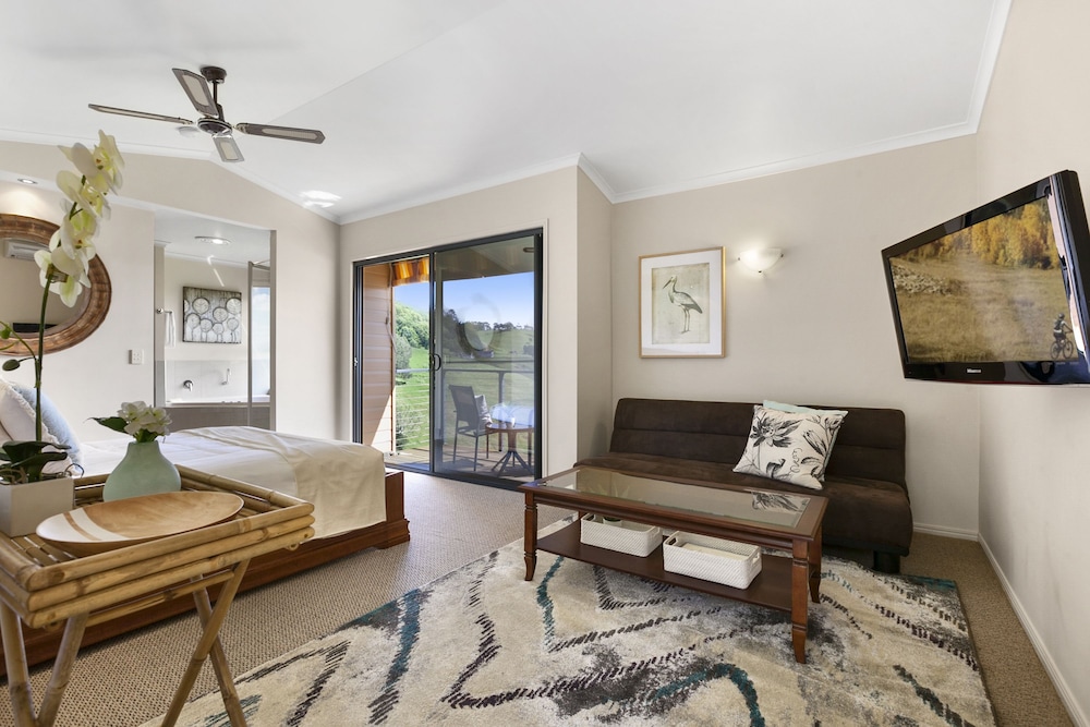 Luxury Cabin, 1 Queen Bed, Hot Tub photo 3