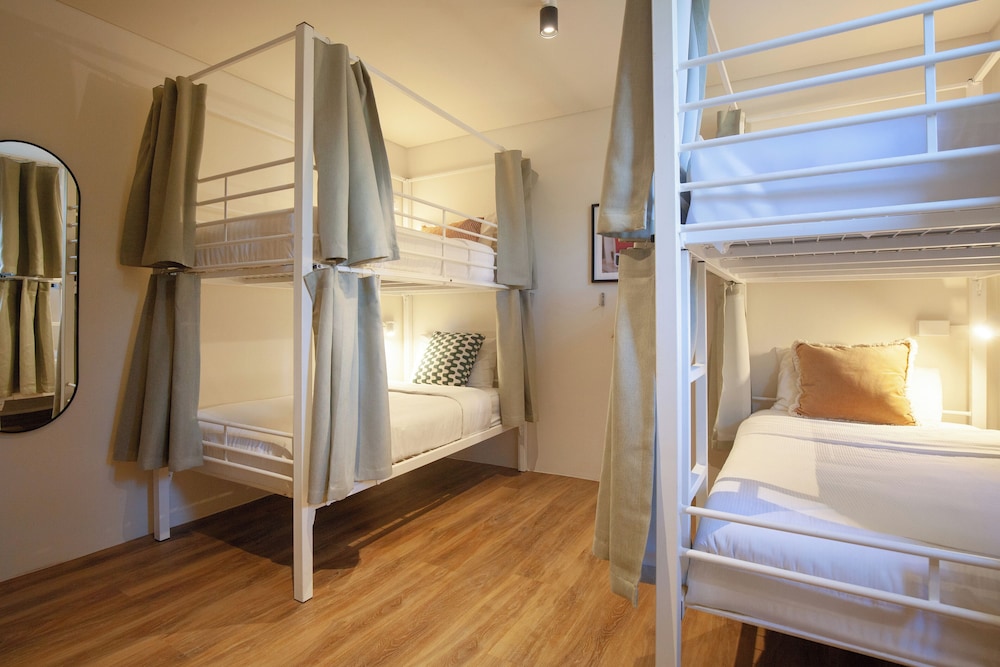 Entire 4 Bed Female Dorm photo 1