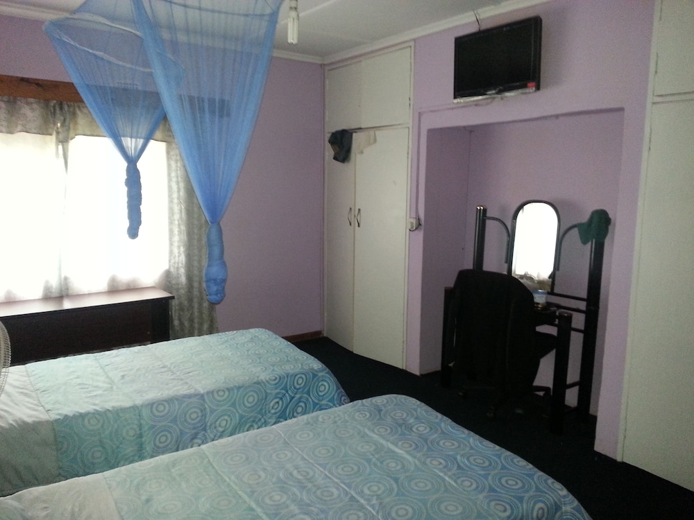 Twin Room, Shared Bathroom photo 1