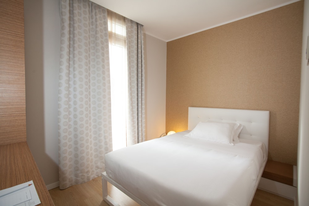 Standard Single Room, 1 Large Twin Bed, Balcony