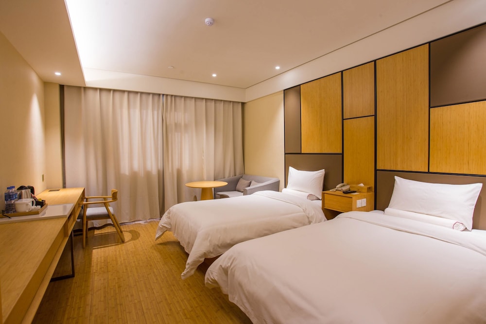 Business Twin Room, City View photo 2