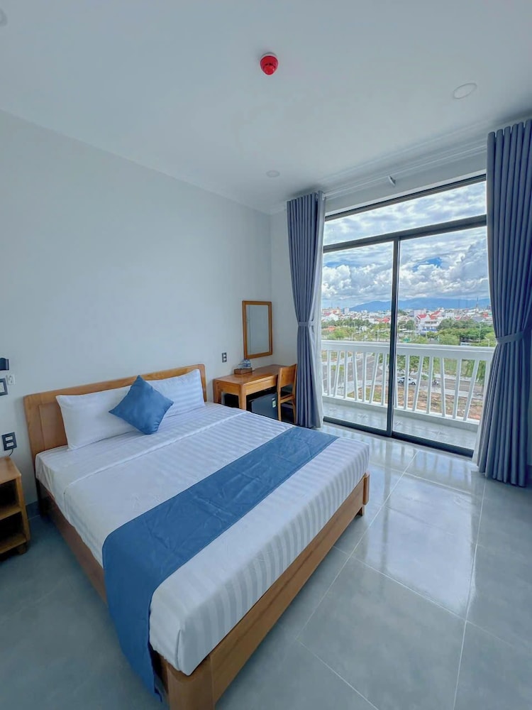 Superior Single Room, City View