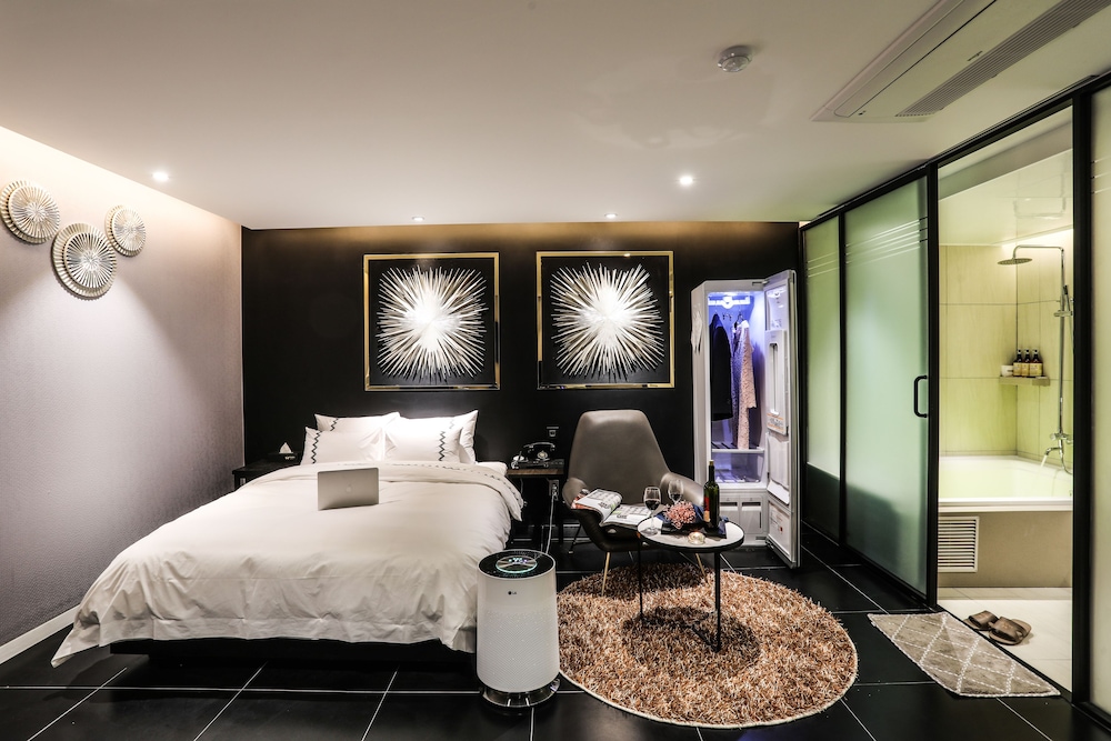 Luxury Premium Double Room - Photo 2