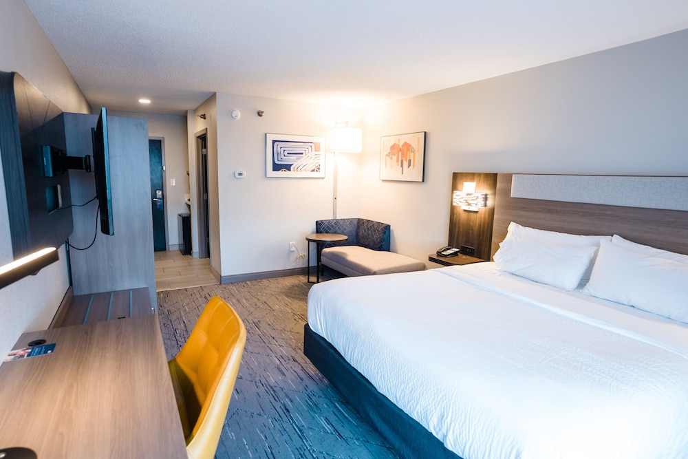 Tower Suite - Photo 9